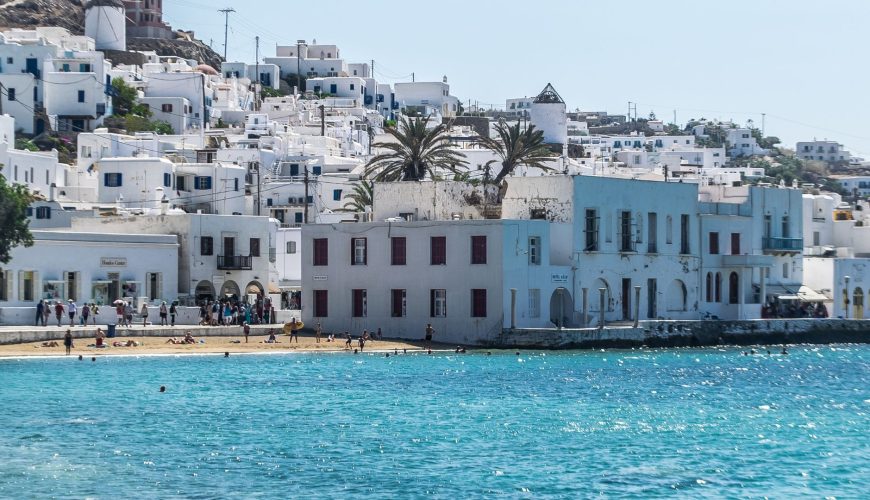 5 reasons why staying at a villa hotel mykonos-vivestia | risk-free villas, hotels and cruises in vr