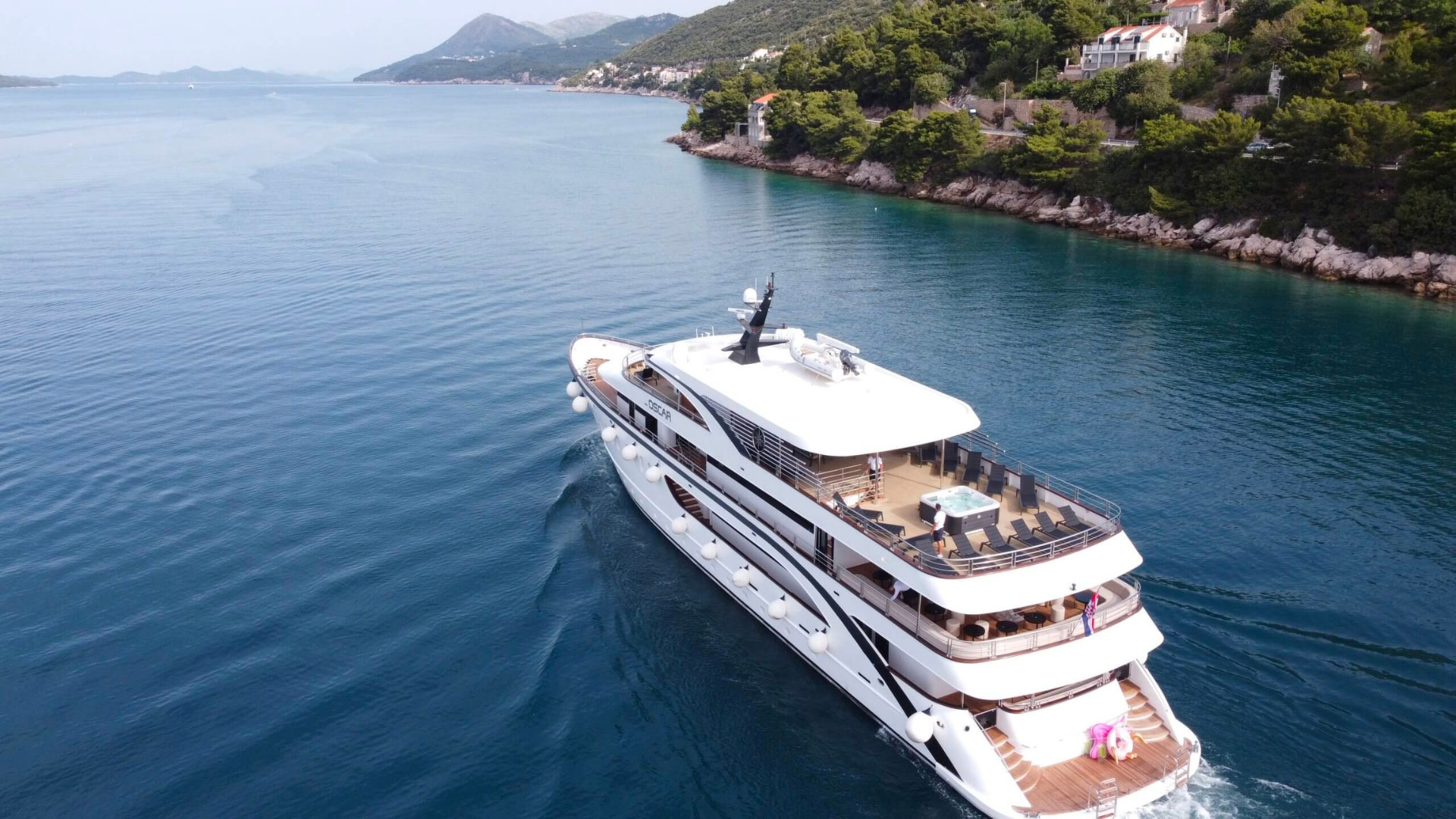 Yacht 360 virtual tour-Vivestia | Risk-Free Villas, Hotels and Cruises in VR